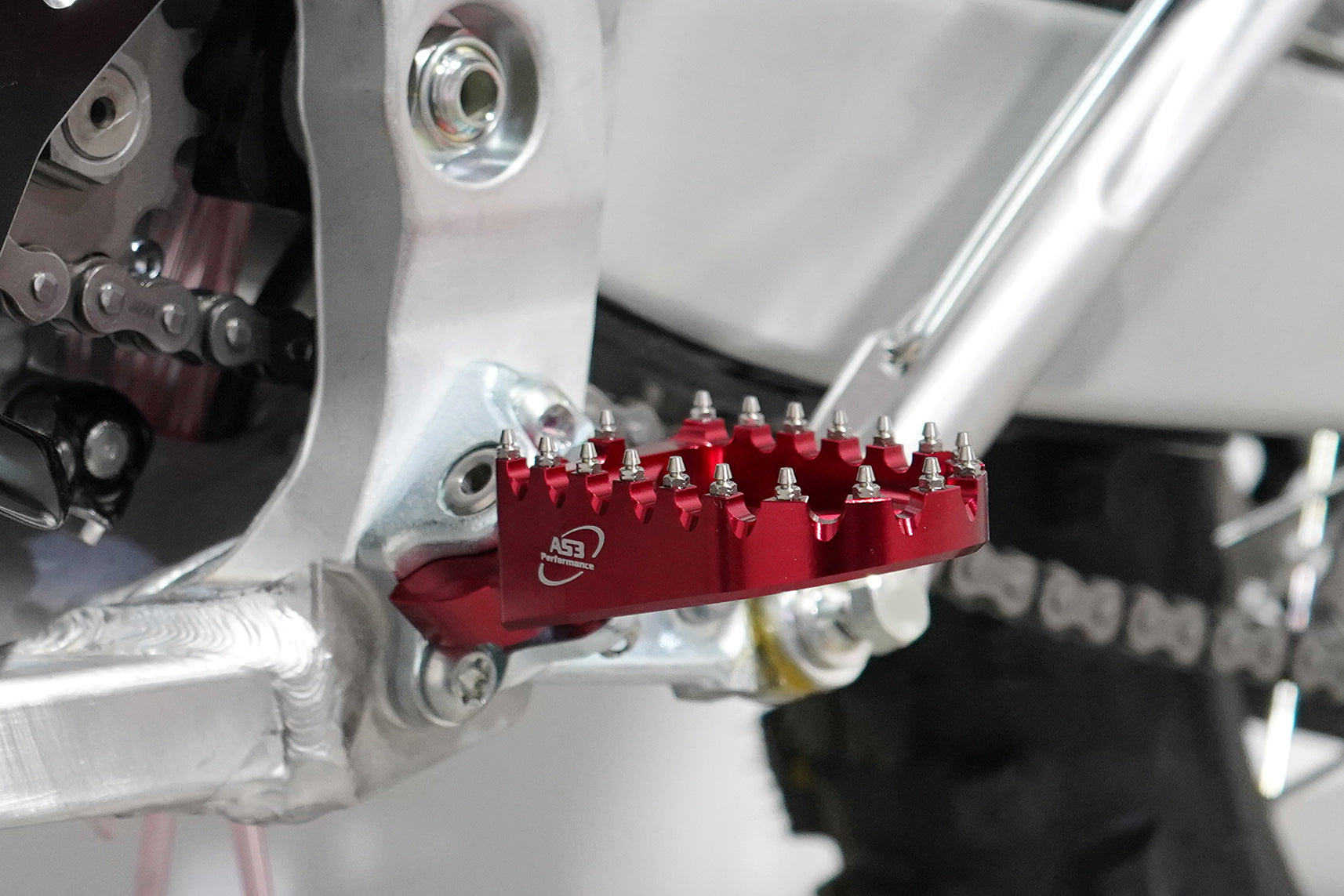 FANTIC XX 125 & XX 250 (2021 - 2025) AS3 Racing Red Wide Foot Pegs